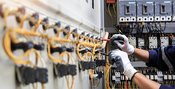 Professional Electrician technician working in Hazel Dell, WA